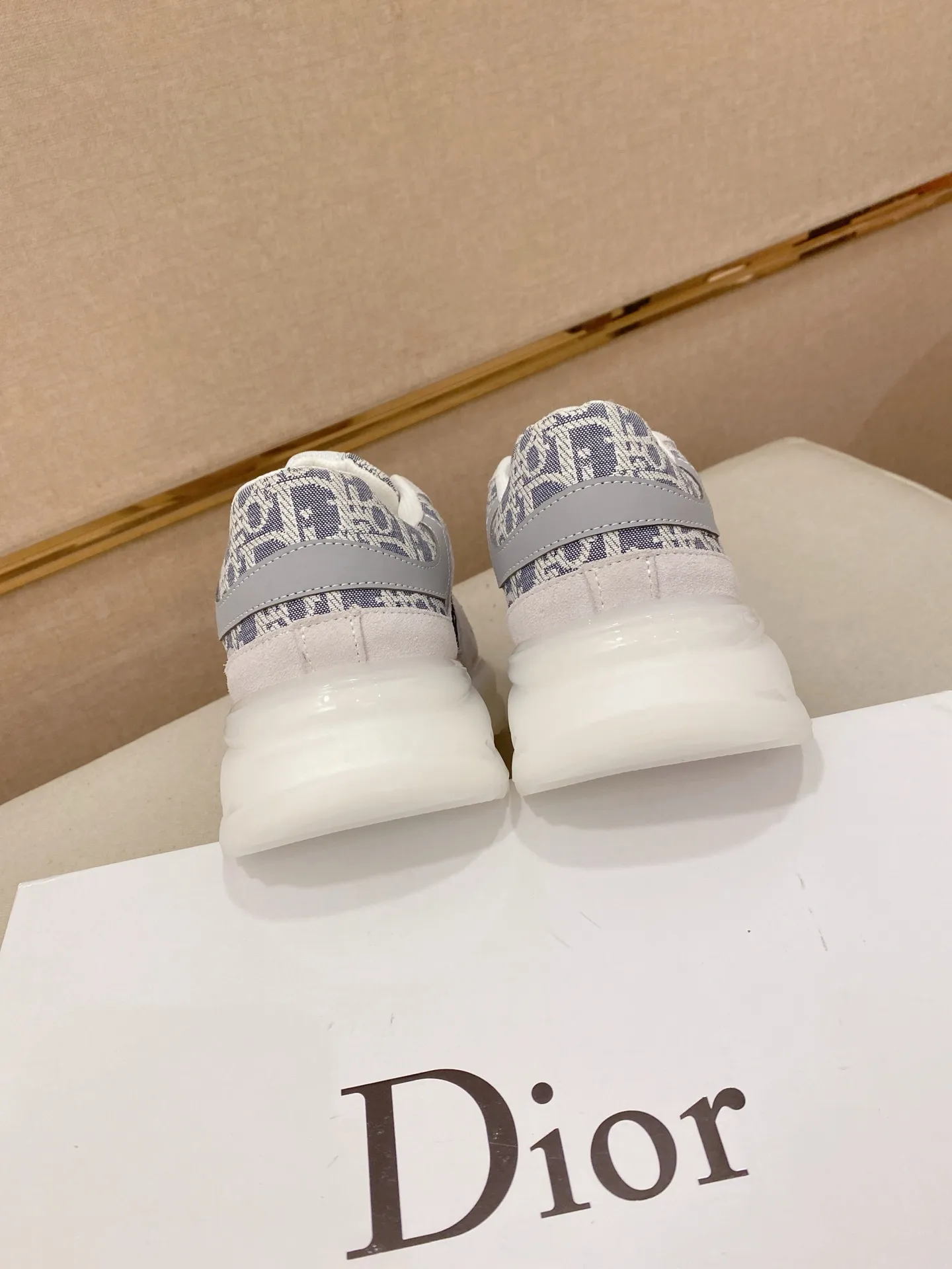 Men's shoes💰 462💰🇮🇹🇮🇹Dior d The new model is on sale at the same time at the counter. The upper 🇮🇹 is imported Italian first-layer cowhide, and the lining is fully imported sheepskin 💪💪. It is a complete 1⃣️ to 1⃣️ replica 🇮🇹💪💪, ⚠ Sole: The original sole is specially provided by the original factory. The exclusive movable molded sole is super comfortable. ⚠Original factory single goods, 🔍🔍high quality, you can enter and leave the counter at will, welcome to compare⚠. Code number:38-44